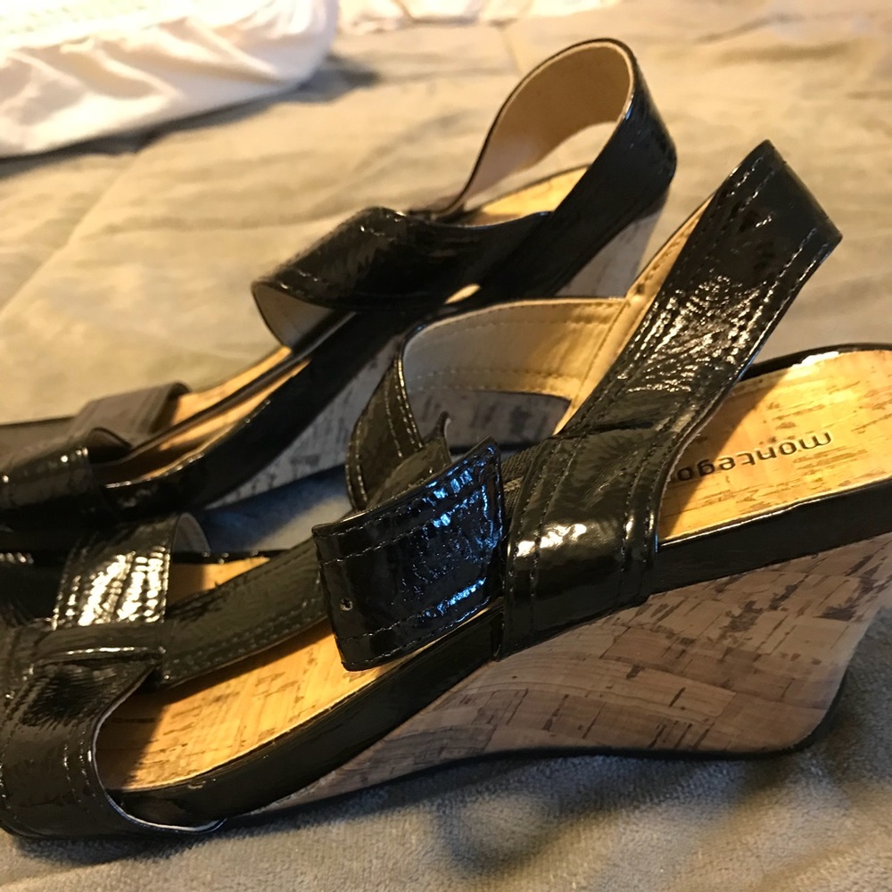 Black wedges